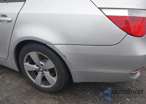 2007 BMW 530Xi z USA, uszkodzony, nr VIN WBANF73527CU26489